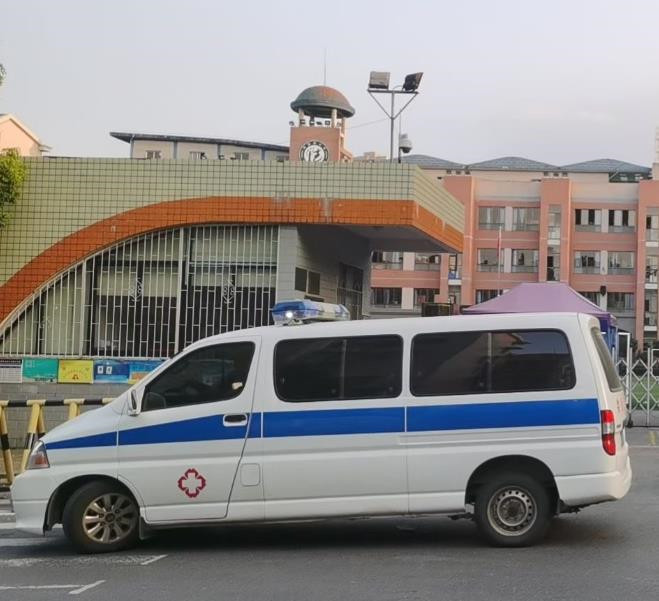 罗山救护车出租护送骨折病人一公里多少钱